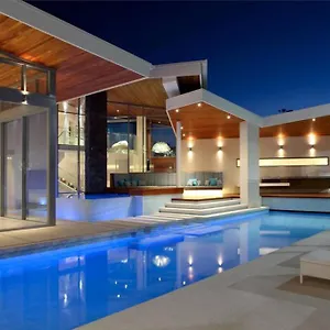 Racquet Retreat By Secret Destinations- Short Walk To Hastings Street , Noosa Heads Australia